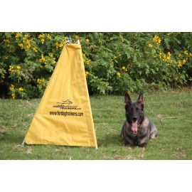 Zelt für IPO Training und Schutzhund mit Schäferhund, hochwertig und kompakt